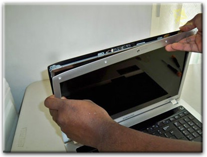 Замена экрана ноутбука Samsung в Троицке